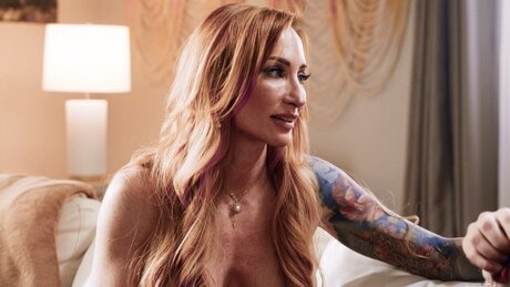 Sophia Locke seduce il suo figliastro con le sue curve da rossa e la passione proibita in un'erotica esplicita - 17