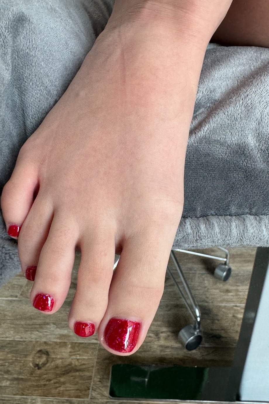 Seductive Dez Hansen teases toe-painted nude in steamy amateur gallery - 7