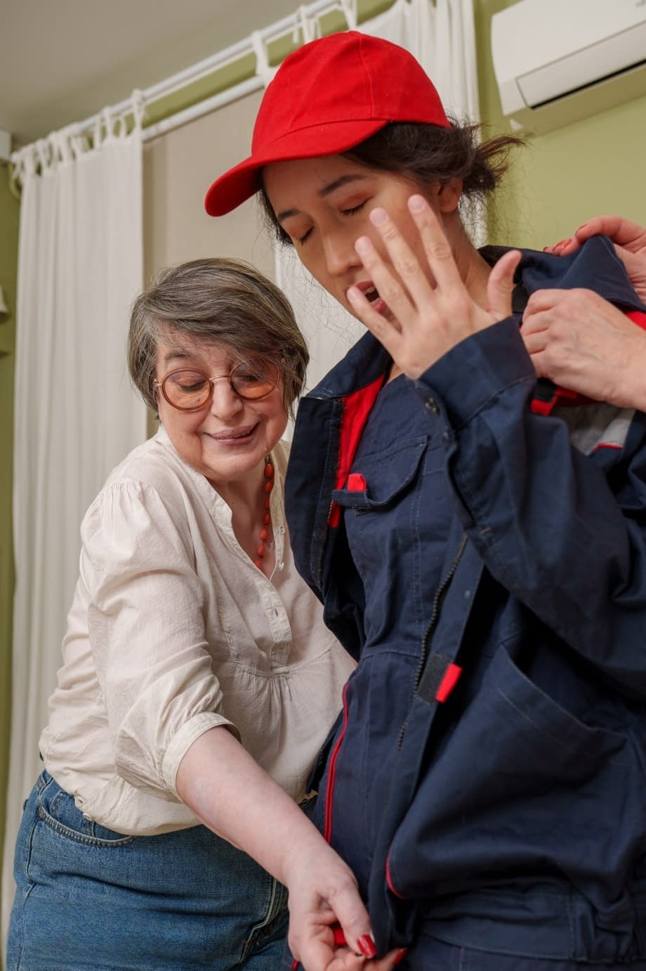 Diana Granny shares a sultry oral threeway with Asian lesbian handywoman Sage Teller and another eager granny - 5