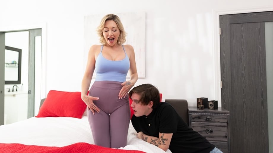 La preciosa Adira Allure tienta a su joven semental a martillarle su rosa y tragar su ardiente carga - 6