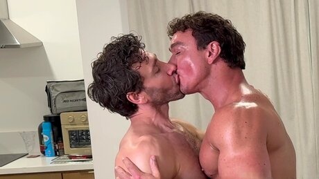 Cade Maddox fa un hardcore sesso anale sul divano dopo una calda orale - 1