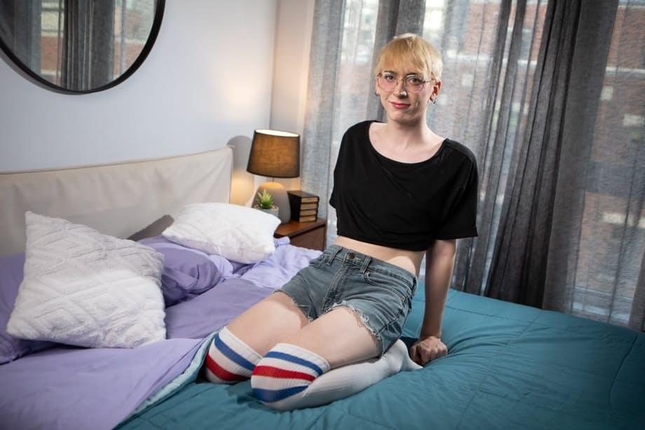 Harrison Feels mesmerizes the petite beauty as she rides his massive black cock wearing thigh-high leg warmers - 3