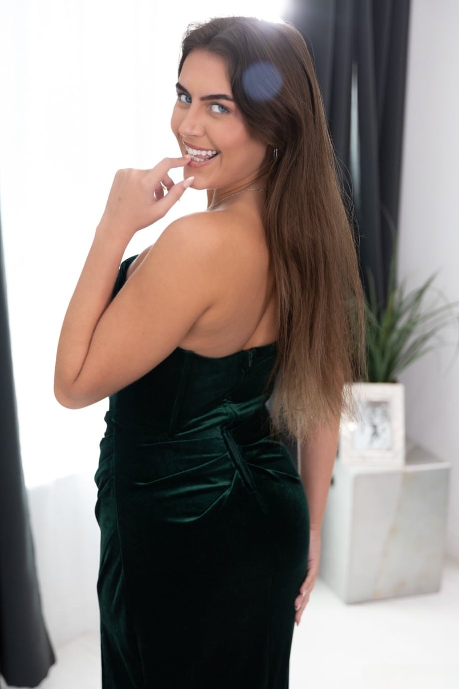 Selina Bentz expertly deepthroats and strokes Tyler's throbbing shaft in a sloppy oral handjob frenzy - 8