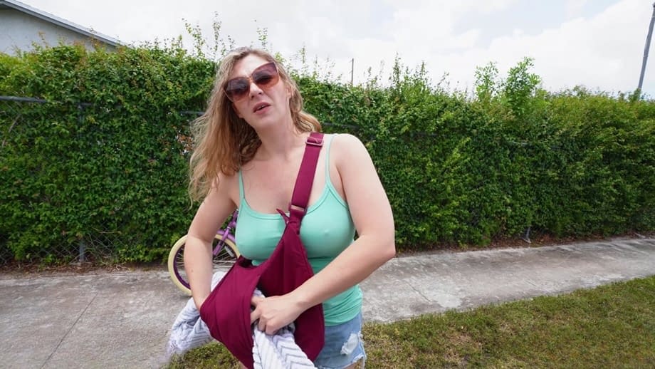 Una voluptuosa y curvilínea beldad es implacablemente taladrada por la enorme polla de Dwayne Foxxx mientras hace autostop con el culo al aire en una camioneta camper abarrotada - 21