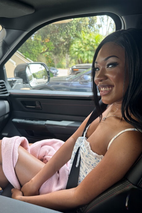 Lana Gee: Passera nuda e piedi ebony che lastricano la sua giornata di sensazioni - 11