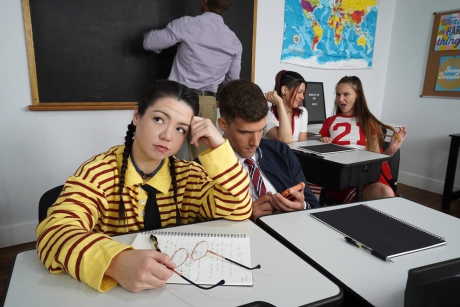 Schoolgirl Jason Pierce Plugs Horny Classmate On Classroom Desk - 3