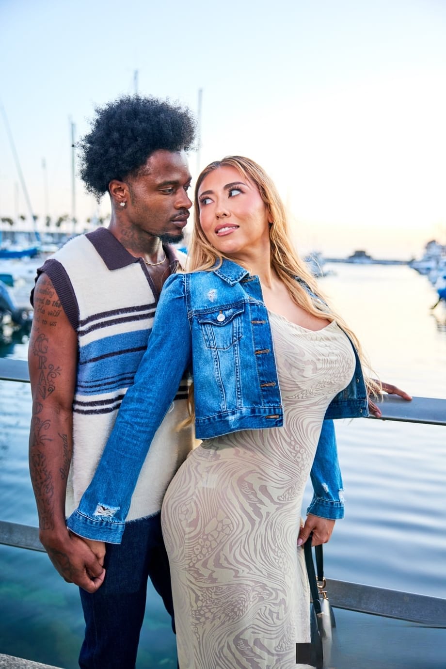 Poupée Cyber en action la plus torride avec un énorme BCC lors de scènes interraciales qui exposent les fesses - 3