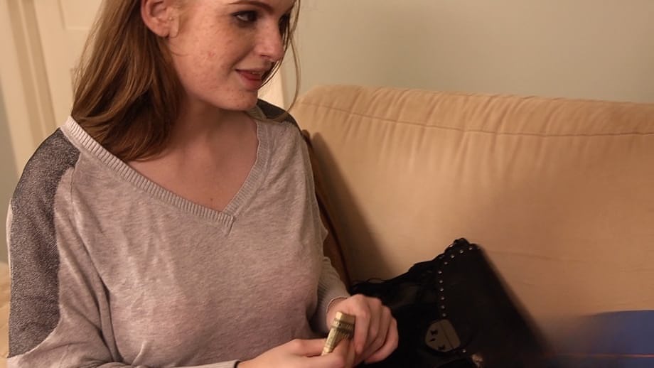 Faye Reagan adora con fervor una polla palpitante de rodillas, llevando juguetones calentadores rosas en las piernas - 20