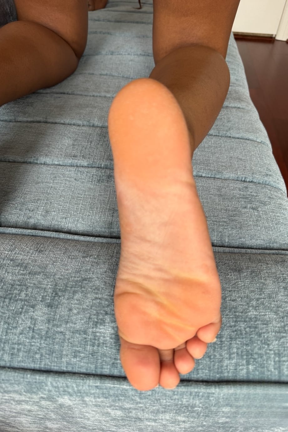 Lana Gee sventola il suo corpo formoso in un fotoshoot nudo pubblico audace - 10
