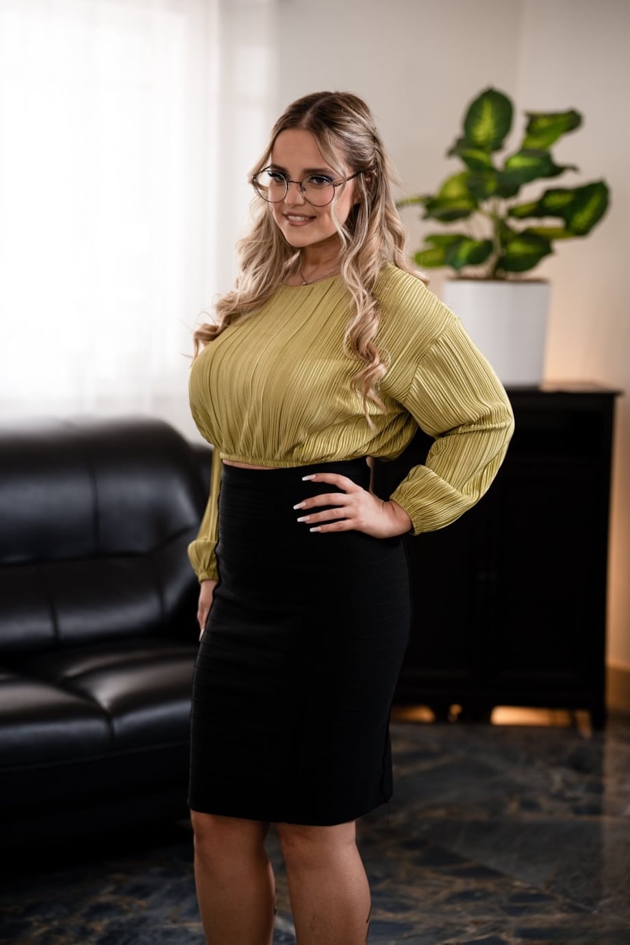 Blonde bombshell Codi Vore devours passionate threesome with her eager young lovers - 1