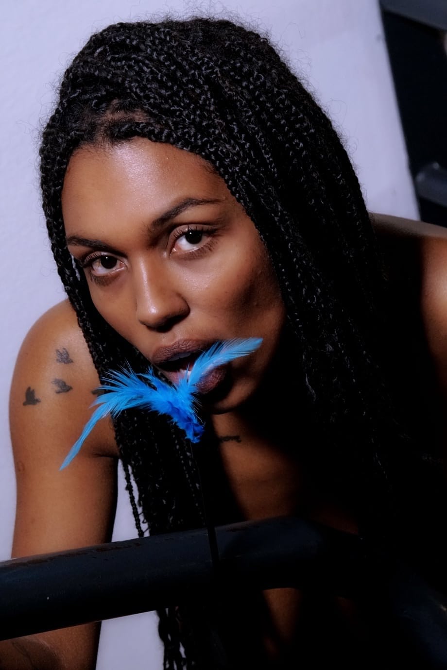 Feathers touches dripping ebony flesh while squeezing huge naked jugs - 8