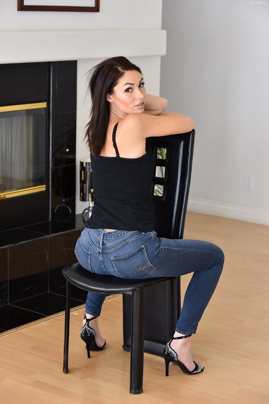 Pebbles erotically peels her black top and jeans off the leather chair - 4