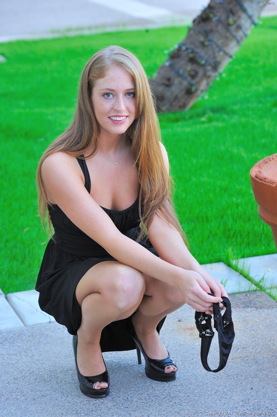 Kiera strips to heels and cums brazenly in public view - 7