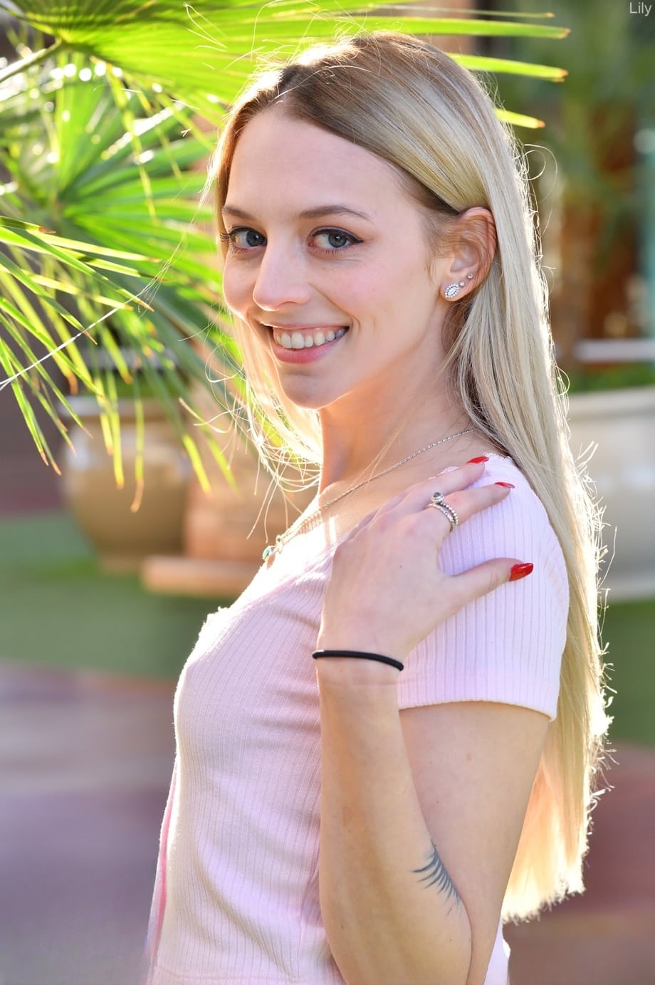 Beautiful amateur Lily Larimar fingers her wet pink pussy passionately - 16