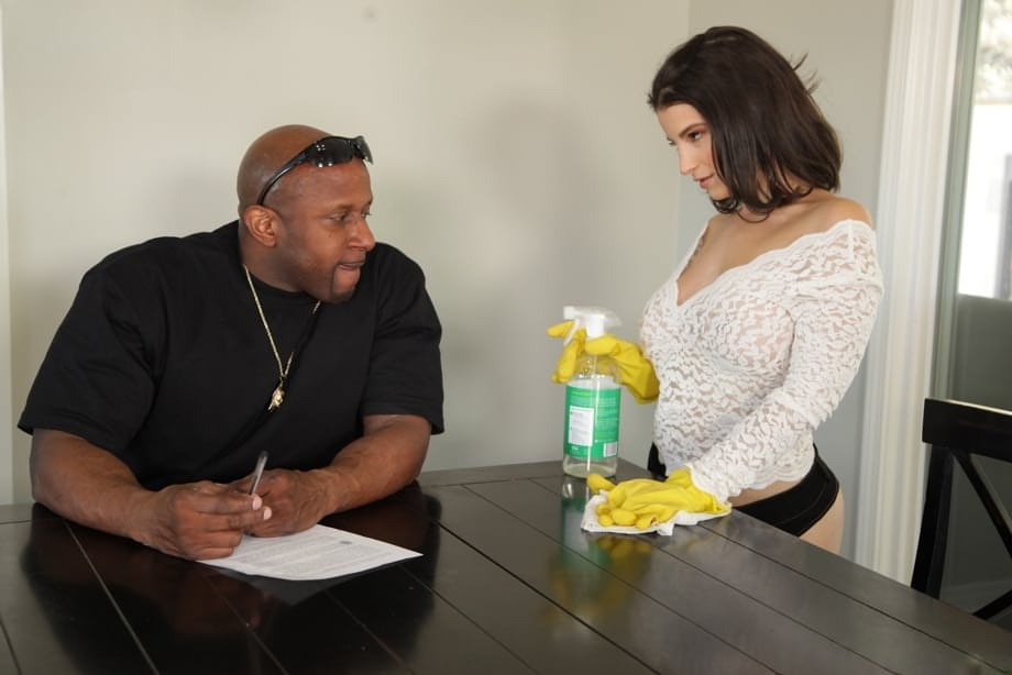 La Sirena 69 delivers busty interracial maid action with two throbbing BBC bulls - 5