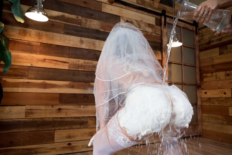 Voluptuous Vixen Cali Carter Smears Her Thick Cakes With Wedding Frosting For a Steamy Anal Pounding - 8